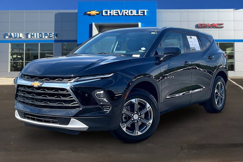 Used 2025 Chevrolet Blazer LT FWD image 3