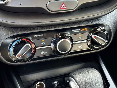 Used 2022 Kia Soul LX w/ Technology Package FWD image 32