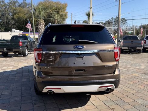 Used 2016 Ford Explorer XLT w/ Equipment Group 202A image 7