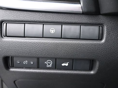 Used 2025 Nissan Rogue SV FWD image 33