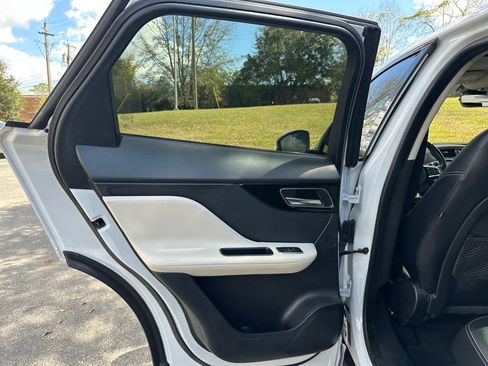 Used 2020 Jaguar F-PACE R-Sport image 34