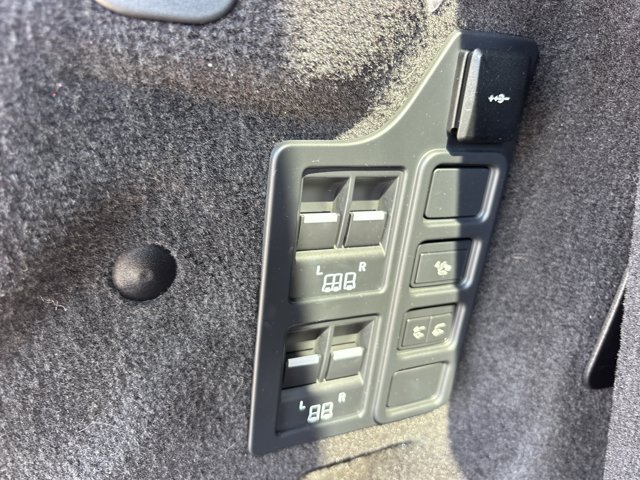 Used 2023 Land Rover Discovery S R-Dynamic AWD/4WD image 7