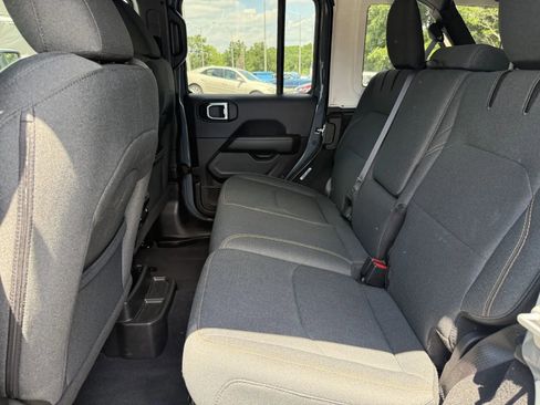 Used 2025 Jeep Wrangler Unlimited Sahara w/ Safety Group AWD/4WD image 9