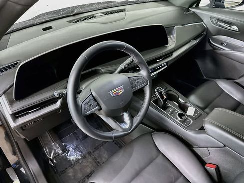 Used 2025 Cadillac XT4 Premium Luxury FWD image 2
