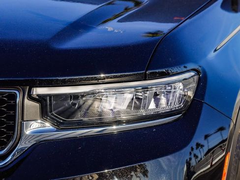 Certified 2025 Jeep Grand Cherokee Laredo X image 5