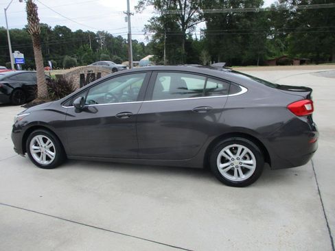 Used 2017 Chevrolet Cruze LT w/ Convenience Package FWD image 2