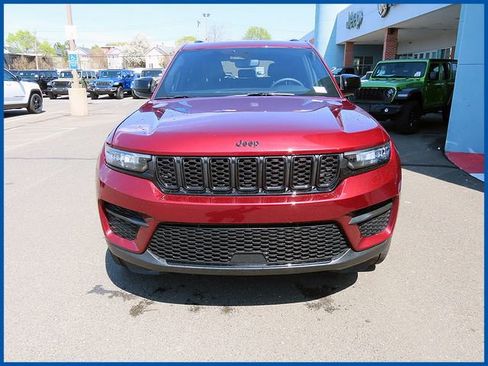 Used 2023 Jeep Grand Cherokee Altitude AWD/4WD image 2