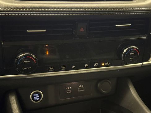 Used 2022 Nissan Rogue SV image 24