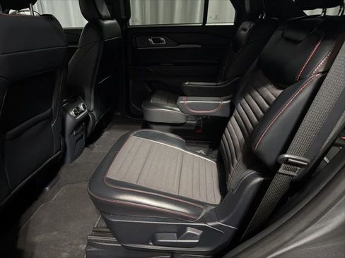 Used 2025 Ford Explorer ST-Line image 12