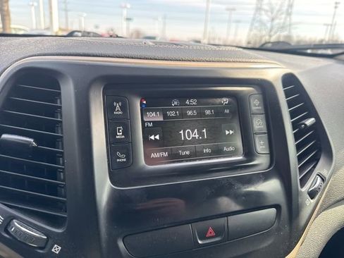 Used 2015 Jeep Cherokee Latitude image 25