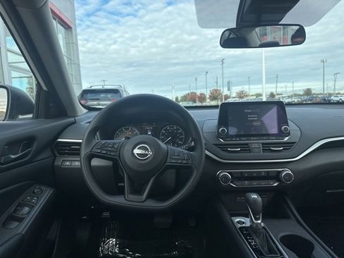 Used 2025 Nissan Altima 2.5 S image 11