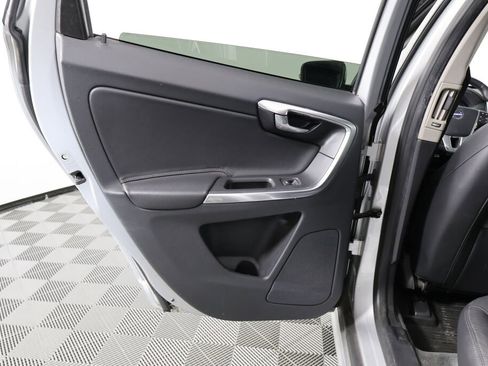 Used 2015 Volvo XC60 T6 Platinum image 16