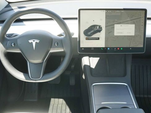 Used 2025 Tesla Model Y Long Range RWD image 23