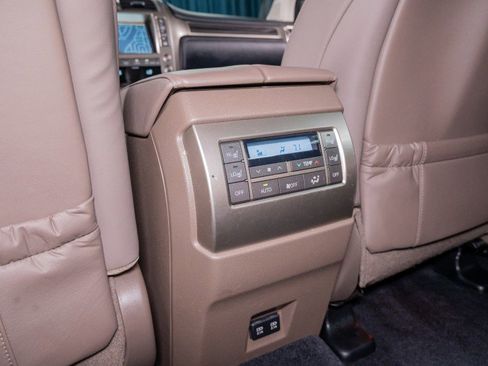 Used 2021 Lexus GX 460 Premium w/ Accessory Package image 23