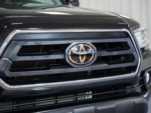 Used 2022 Toyota Tacoma SR5 AWD/4WD image 15