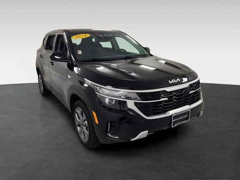 Used 2024 Kia Seltos LX AWD/4WD image 1
