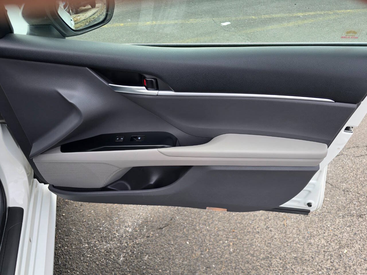 Used 2018 Toyota Camry LE w/ Convenience Package FWD image 31