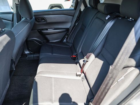 Used 2024 Nissan Rogue S FWD image 7