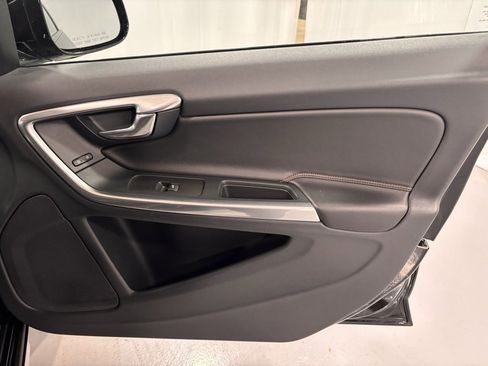 Used 2016 Volvo V60 T5 Cross Country w/ Convenience Package image 19