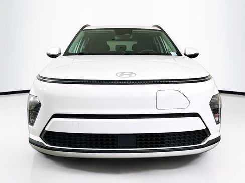 Used 2024 Hyundai Kona SEL FWD image 2