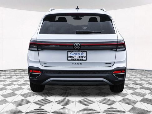 Used 2025 Volkswagen Taos SE image 9