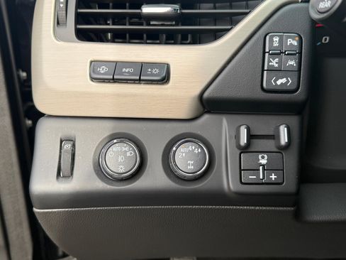 Used 2018 GMC Yukon Denali w/ Denali Ultimate Package AWD/4WD image 20