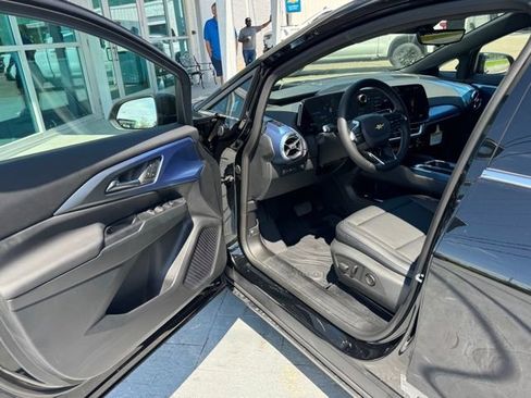 New 2025 Chevrolet Equinox EV LT w/ Convenience Package II FWD image 10