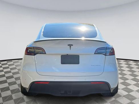 Used 2022 Tesla Model Y Long Range image 3