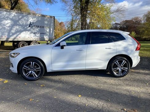 Used 2021 Volvo XC60 T5 Momentum w/ Premium Package AWD/4WD image 4