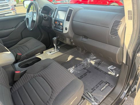 Used 2020 Nissan Frontier SV image 27