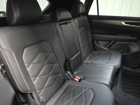 Used 2024 Volkswagen Atlas Cross Sport SE w/ Panoramic Sunroof Package AWD/4WD image 17
