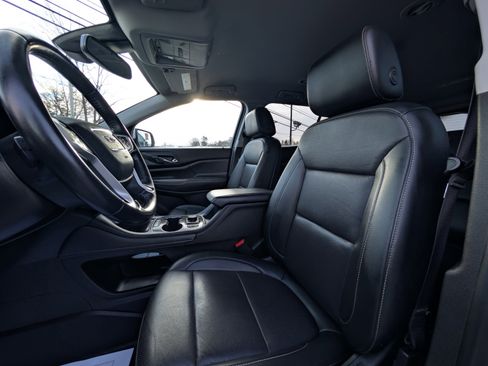 Used 2022 GMC Acadia SLT w/ LPO, Floor Liner Package image 31