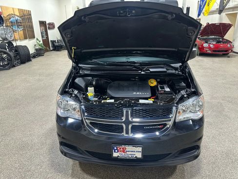 Used 2018 Dodge Grand Caravan SE w/ UConnect Hands-Free Group image 48