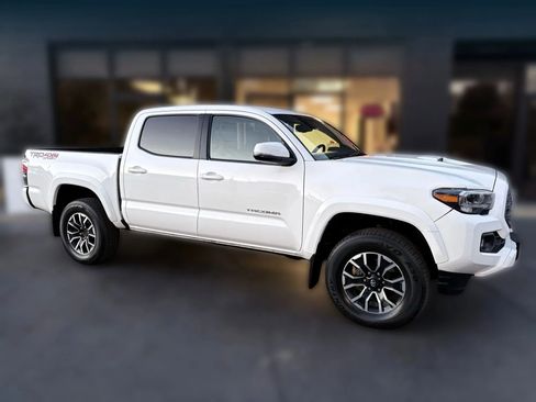 Used 2022 Toyota Tacoma TRD Sport w/ Technology Package image 8