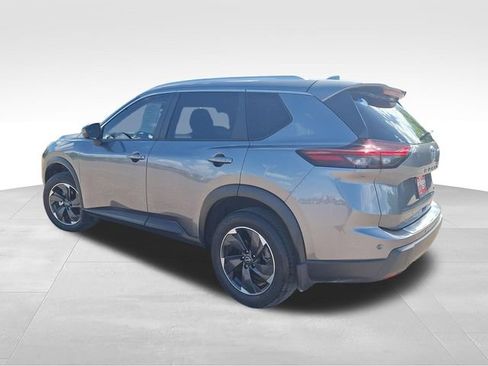 Certified 2024 Nissan Rogue SV w/ SV Premium Package FWD image 6