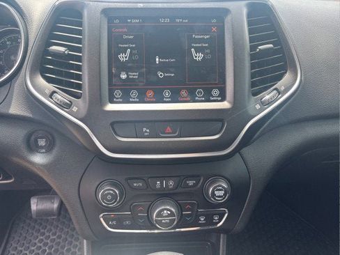 Used 2019 Jeep Cherokee Trailhawk w/ Cold Weather Group image 16