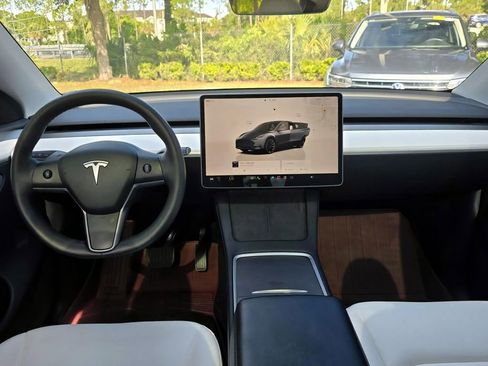 Used 2023 Tesla Model Y Long Range AWD/4WD image 14