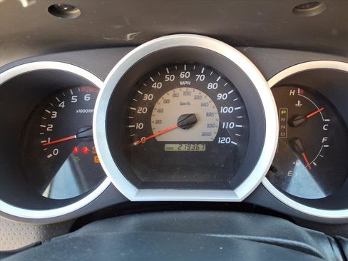 Used 2011 Toyota Tacoma PreRunner image 25