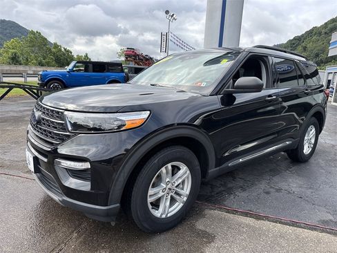 Used 2022 Ford Explorer XLT w/ Equipment Group 202A image 10