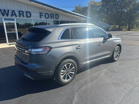 Used 2022 Lincoln Nautilus FWD w/ Premium Package image 5