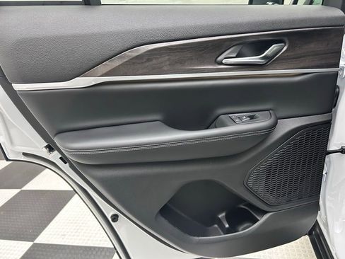 New 2025 Jeep Grand Cherokee Limited image 13