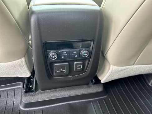 Used 2020 Buick Enclave Premium w/ Sun and Sites Package AWD/4WD image 28