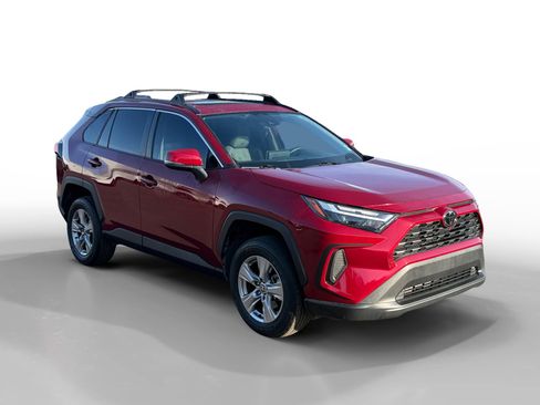 Used 2022 Toyota RAV4 XLE image 7
