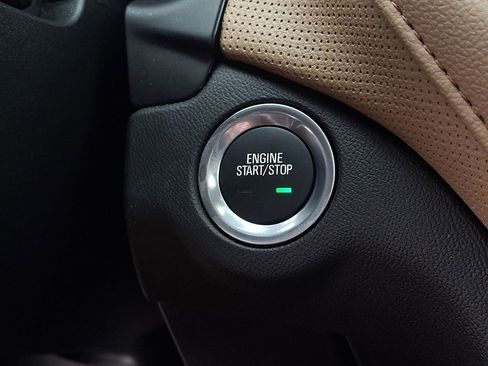 Used 2023 Chevrolet Equinox Premier image 23