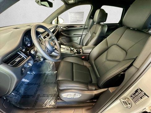 Used 2026 Porsche Macan AWD/4WD image 5