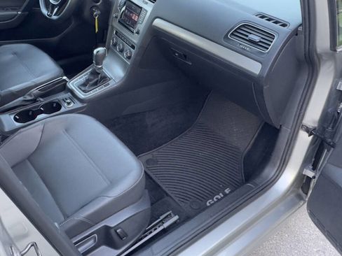 Used 2015 Volkswagen Golf S image 24