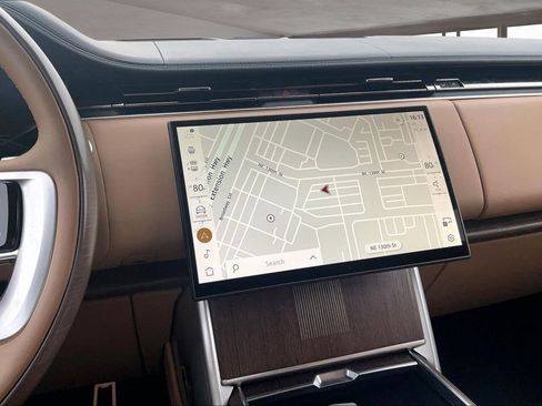 Used 2025 Land Rover Range Rover Autobiography image 6