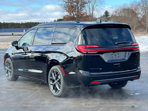 New 2026 Chrysler Pacifica Select image 9