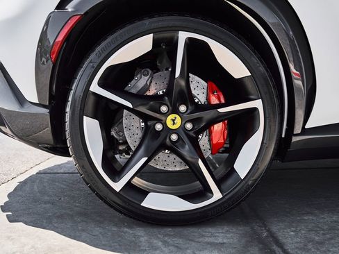Used 2025 Ferrari Purosangue AWD/4WD image 31