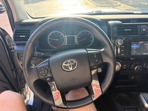 Used 2018 Toyota 4Runner TRD Off-Road AWD/4WD image 15